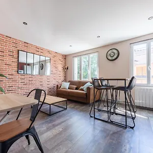 Nouveau - T2 Industriel - Quartier Historique - Wifi - Parking - Netflix Hennebont